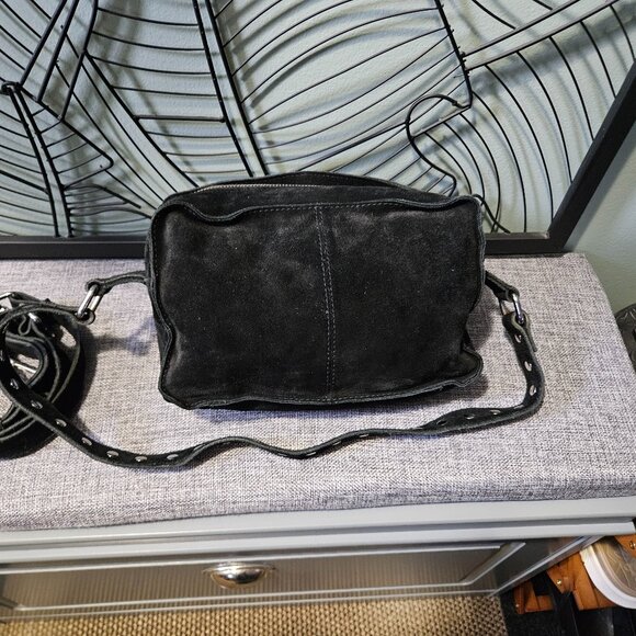 Núnoo | Ellie Black Suede Crossbody Bag - Picture 2 of 12
